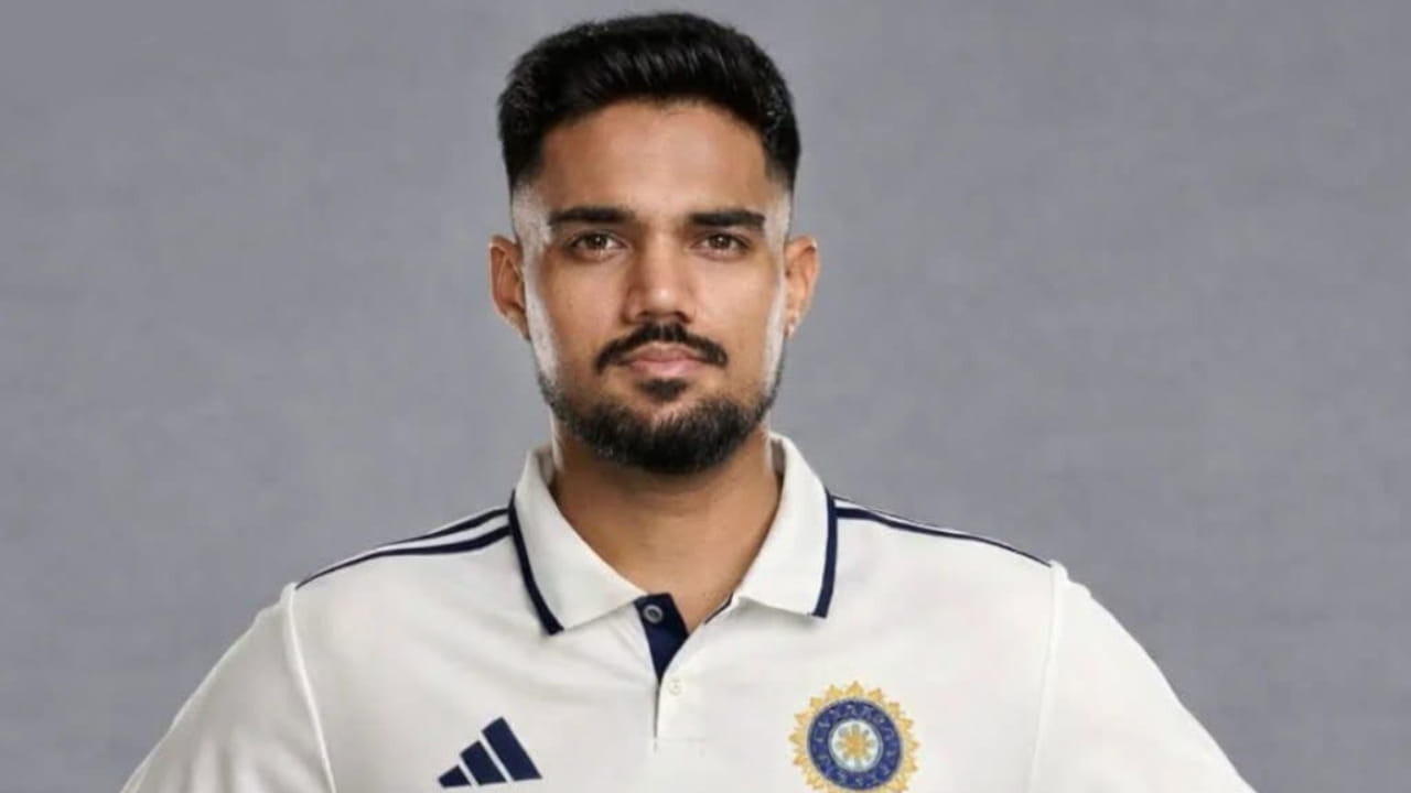 ಗುರ್ನೂರ್ ಬ್ರಾರ್: ಪಂಜಾಬ್‌ನ ಈ ಯುವ ವೇಗಿ ಈಗಾಗಲೇ ಟೀಮ್ ಇಂಡಿಯಾ ಪರ 6 ಏಕದಿನ ಪಂದ್ಯಗಳನ್ನು ಆಡಿದ್ದು, ಈ ವೇಳೆ 11 ವಿಕೆಟ್‌ಗಳನ್ನು ಕಬಳಿಸಿದ್ದಾರೆ. ಸದ್ಯ ಸೀಮಿತ ಓವರ್‌ಗಳ ಕ್ರಿಕೆಟ್‌ನಲ್ಲಿ ಭರವಸೆ ಮೂಡಿಸಿರುವ ಇವರು, ಭಾರತದ ಪರ ಇನ್ನೂ ಟೆಸ್ಟ್ ಪಂದ್ಯದಲ್ಲಿ ಪಾದಾರ್ಪಣೆ ಮಾಡಿಲ್ಲ. (PC: BCCI)