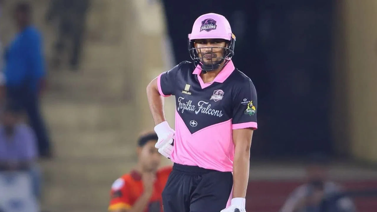 190.48 ಸ್ಟ್ರೈಕ್ ರೇಟ್ನಲ್ಲಿ ಬ್ಯಾಟ್ ಬೀಸಿದ ಶುಭ್ಮನ್ ಗಿಲ್ ತಮ್ಮ ಇನ್ನಿಂಗ್ಸ್ನಲ್ಲಿ ಏಳು ಬೌಂಡರಿ ಮತ್ತು ಒಂದು ಸಿಕ್ಸರ್ ಕೂಡ ಬಾರಿಸಿದರು. ಅಂತಿಮವಾಗಿ ಗಿಲ್ 10 ನೇ ಓವರ್ನಲ್ಲಿ ಔಟಾದರಯ. ಗಿಲ್ ಅವರ 40 ರನ್ಗಳ ಭರ್ಜರಿ ಬ್ಯಾಟಿಂಗ್ನ ಆಧಾರದ ಮೇಲೆ, ಮೊದಲು ಬ್ಯಾಟಿಂಗ್ ಮಾಡಿದ ಫಜಿಲ್ಕಾ ಫಾಲ್ಕನ್ಸ್ 20 ಓವರ್ಗಳಲ್ಲಿ 9 ವಿಕೆಟ್ ಕಳೆದುಕೊಂಡು 170 ರನ್ ಕಲೆಹಾಕಿತು(PC-sher-e-punjab X).