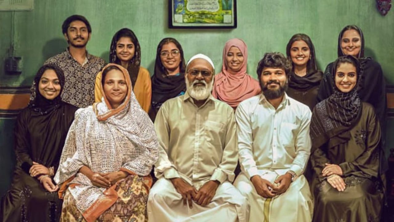 ಮುಸ್ಲಿಂ ಕುಟುಂಬಗಳ ಕತೆಯನ್ನು ಒಳಗೊಂಡಿರುವ ಸಿನಿಮಾ ‘ಹಬೀಬಿ’. ಸಿನಿಮಾನಲ್ಲಿ ಮುಸ್ಲಿಂ ಯುವಕ-ಯುವತಿಯ ನಡುವೆ ಪ್ರೇಮಕತೆ, ಕುಟುಂಬದ ವಿರೋಧ, ಧರ್ಮ, ಬಡತನ ಹಲವು ಅಂಶಗಳನ್ನು ಒಳಗೊಂಡ ಕತೆ
‘ಹಬೀಬಿ’ ಸೋನಿ ಲಿವ್ನಲ್ಲಿ ಸಿನಿಮಾ ವೀಕ್ಷಣೆಗೆ ಲಭ್ಯವಿದೆ.