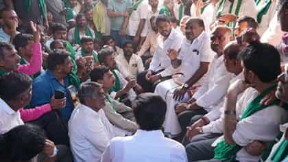ತೀವ್ರ ಸ್ವರೂಪ ಪಡೆದ ಬಿಡದಿ ರೈತರ ಹೋರಾಟ: ಸ್ಥಳಕ್ಕೆ ಧಾವಿಸಿದ ಹೆಚ್​ಡಿಕೆ