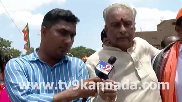 ‘ನಾನು ಪ್ರಜಾಸೇವಕ ಎಂದು ಸಿಎಂ ಹೇಳಿರುವುದೇ ತಪ್ಪು’: ಬಸವರಾಜ್ ಹೊರಟ್ಟಿ ಗರಂ ‘ನಾನು ಪ್ರಜಾಸೇವಕ ಎಂದು ಸಿಎಂ ಹೇಳಿರುವುದೇ ತಪ್ಪು’: ಬಸವರಾಜ್ ಹೊರಟ್ಟಿ ಗರಂ