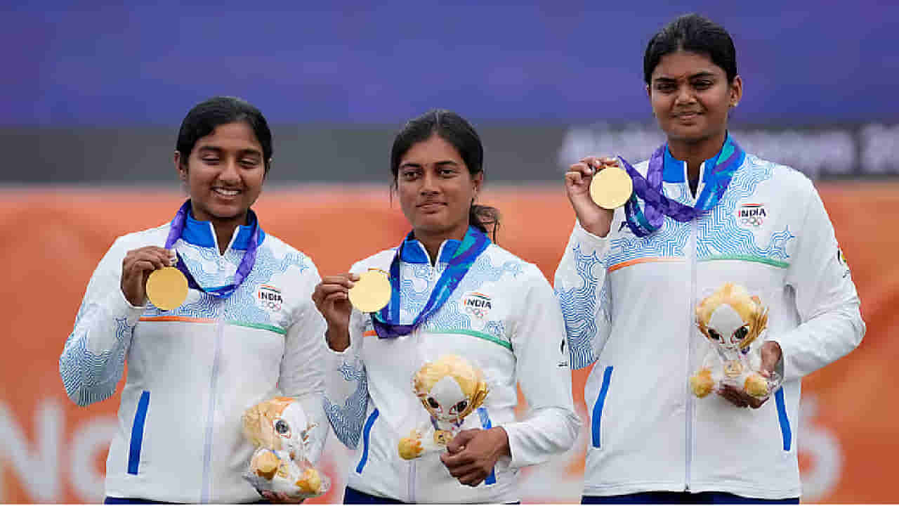 ವಿಶ್ವ ದಾಖಲೆಯೊಂದಿಗೆ ಚಿನ್ನದ ಪದಕಕ್ಕೆ ಮುತ್ತಿಕ್ಕಿದ ಭಾರತದ ಬಿಲ್ಲುಗಾರ್ತಿಯರು!