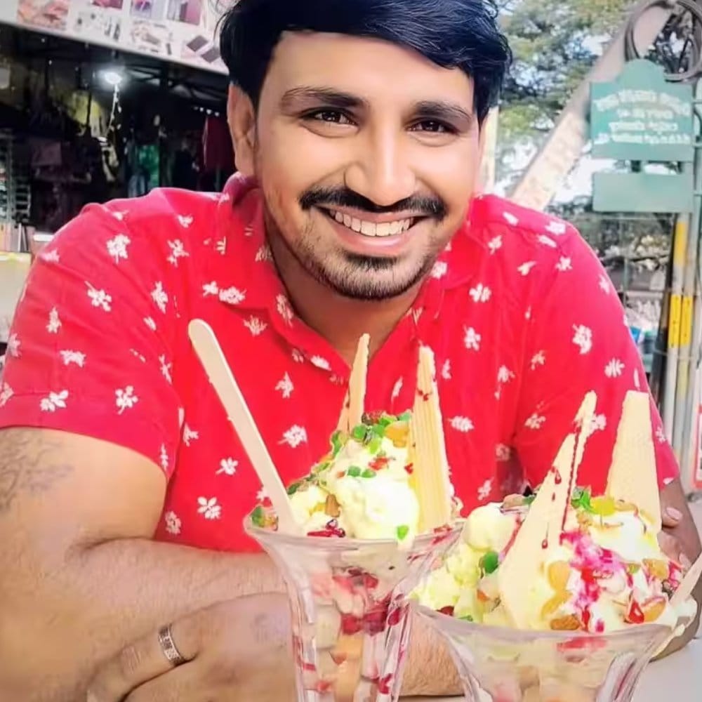 ‘ಲವ್ ಮಾಕ್ಟೆಲ್ 2’ ಸಿನಿಮಾದ ಹಾಸ್ಯಪಾತ್ರದಲ್ಲಿ ನಟಿಸಿದ್ದ ಜಗ್ಗ ಮಮ್ಮಿ ಅವರು ಈ ಬಾರಿ ಬಿಗ್ಬಾಸ್ಗೆ ಹೋಗುತ್ತಿದ್ದಾರೆ. ಬಹಳ ಒಳ್ಳೆಯ ಹಾಸ್ಯಕಲಾವಿದರು ಅವರಾಗಿದ್ದು, ಬಿಗ್ಬಾಸ್ ಮನೆಯಲ್ಲಿ ಹಾಸ್ಯದ ಹೊನಲು ಹರಿಸುತ್ತಾರೆಯೇ ಕಾದು ನೋಡಬೇಕಿದೆ.