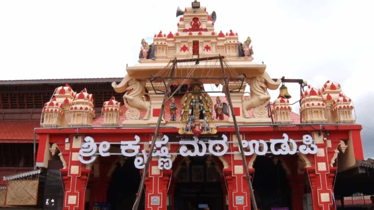 ಕೃಷ್ಣನೂರಿನಲ್ಲಿ ಕಳೆಗಟ್ಟಿದ ಅಷ್ಟಮಿ ಸಂಭ್ರಮ: ಹುಲಿವೇಷ, ಮೊಸರುಕುಡಿಕೆ ಕಲರವ; ಬಿಗಿ ಪೊಲೀಸ್ ಕಾವಲು