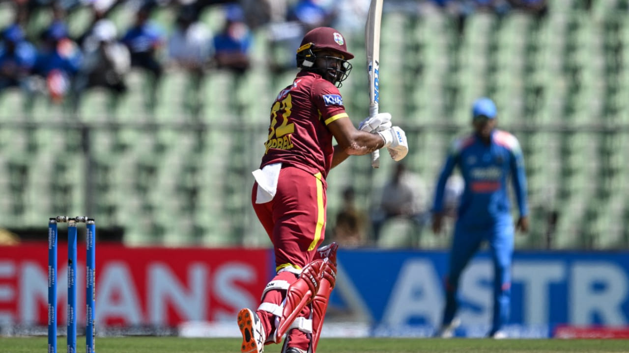 ಪವರ್​ಪ್ಲೇನಲ್ಲಿ ಭಾರತದ ಬೌಲರ್​ಗಳ ಬೆವರಿಳಿಸಿದ ವಿಂಡೀಸ್ ಆರಂಭಿಕರು