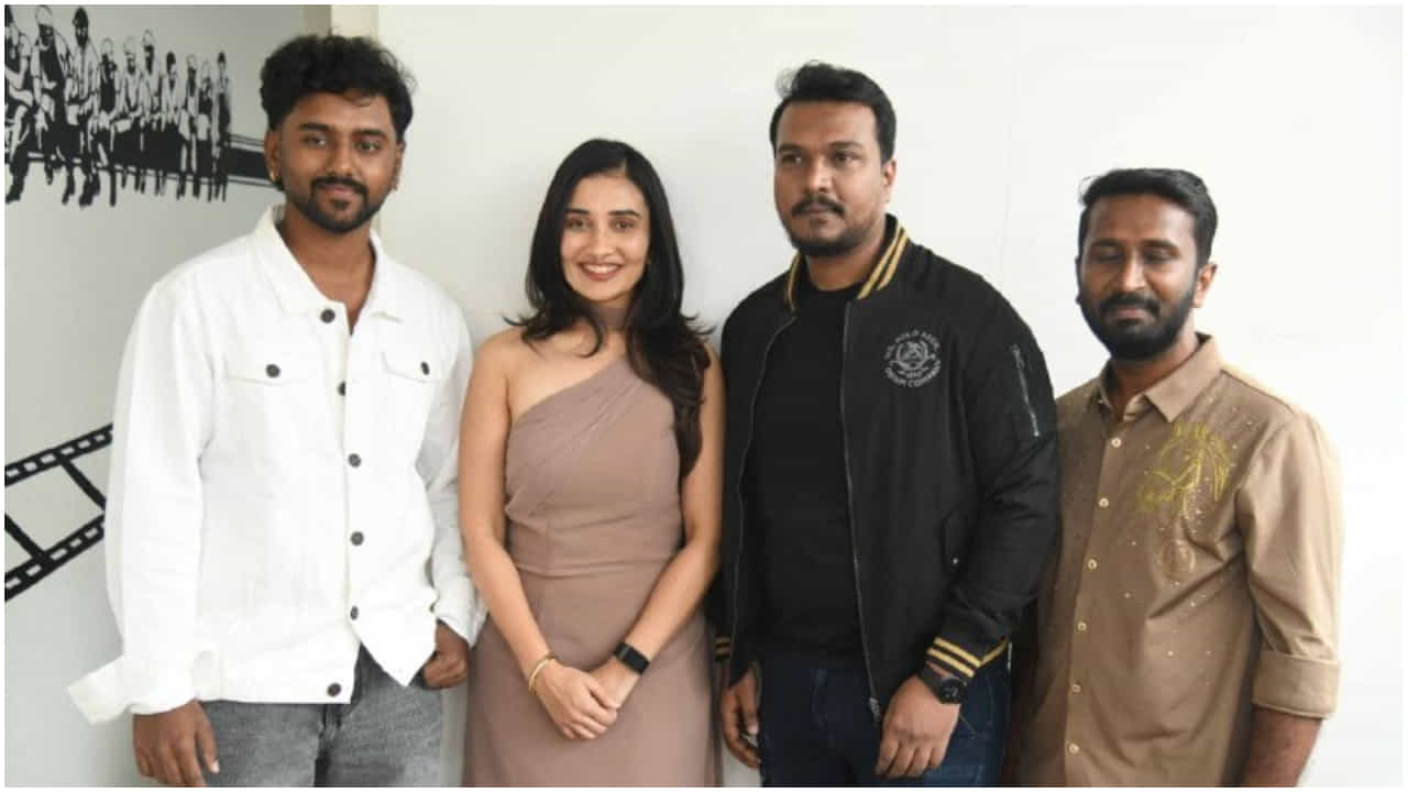 ಸರಳ, ಸುಂದರ ಪ್ರೇಮಕಥೆ ಹೇಳುವ ‘ಕನಸಲು’ ಆಲ್ಬಂ ಹಾಡು ಬಿಡುಗಡೆ ಸರಳ, ಸುಂದರ ಪ್ರೇಮಕಥೆ ಹೇಳುವ ‘ಕನಸಲು’ ಆಲ್ಬಂ ಹಾಡು ಬಿಡುಗಡೆ