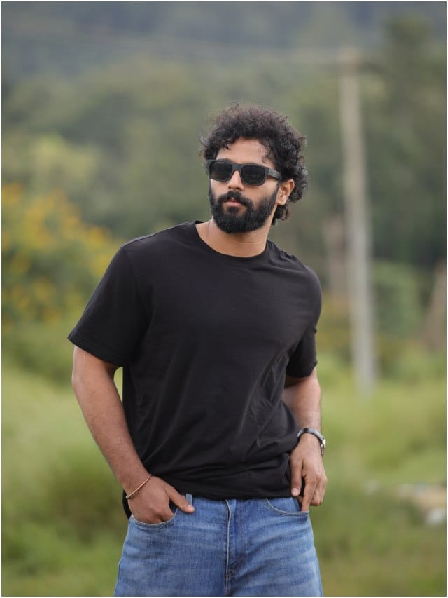 ಸ್ಟೈಲಿಶ್ ಲುಕ್​ನಲ್ಲಿ ಮಿಂಚಿದ ಕಾರ್ತಿಕ್ ಮಹೇಶ್