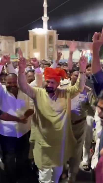 ಗಣಪತಿ ಮೆರವಣಿಗೆಯಲ್ಲಿ ಸಚಿವ ಲಕ್ಷ್ಮಣ ಸವದಿ ಡ್ಯಾನ್ಸ್