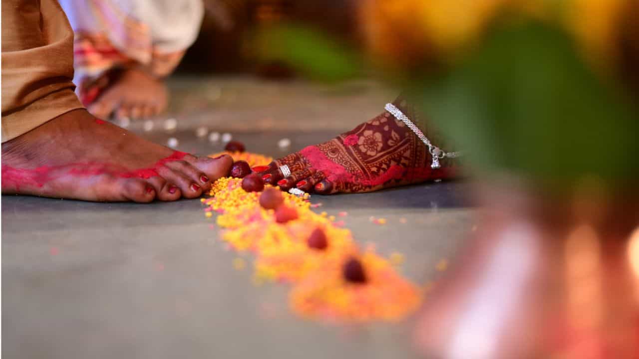 ವಿವಾಹ ವಿಳಂಬಕ್ಕೆ ಪಿತೃ ದೋಷ ಕಾರಣವೇ? ಲಕ್ಷಣ ಮತ್ತು ನಿವಾರಣೆಗೆ ಸರಳ ಪರಿಹಾರ ಇಲ್ಲಿದೆ ವಿವಾಹ ವಿಳಂಬಕ್ಕೆ ಪಿತೃ ದೋಷ ಕಾರಣವೇ? ಲಕ್ಷಣ ಮತ್ತು ನಿವಾರಣೆಗೆ ಸರಳ ಪರಿಹಾರ ಇಲ್ಲಿದೆ