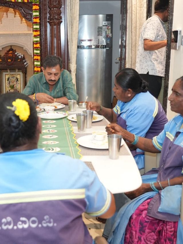 ಪೌರಕಾರ್ಮಿಕರೊಂದಿಗೆ ಉಪಹಾರ ಸೇವಿಸಿ ಶ್ಲಾಘಿಸಿದ ಸಚಿವ ಹೆಚ್.ಸಿ. ಬಾಲಕೃಷ್ಣ