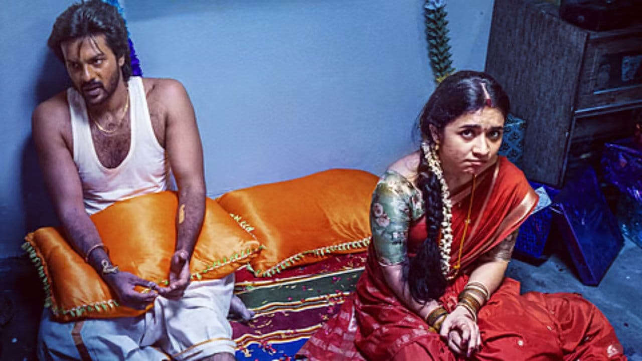 ‘ಮೊದ ರಾತ್ರಿ’ ಹೆಸರೇ ಹೇಳುವಂತೆ ಫಸ್ಟ್ ನೈಟ್ ಸುತ್ತ ಸುತ್ತುವ ಕತೆ ಹೊಂದಿರುವ ತಮಿಳು ಸಿನಿಮಾ. ಅರೇಂಜ್ ಮ್ಯಾರೇಜ್ ಆದ ಇಬ್ಬರ ಮೊದಲ ರಾತ್ರಿಯಂದು ತೆರೆದುಕೊಳ್ಳುವ ಕೆಲ ಸತ್ಯಗಳು, ಆಘಾತಕಾರಿ ಅಂಶಗಳು ಕತೆಗೆ ಟ್ವಿಸ್ಟ್, ಥ್ರಿಲ್ಲರ್ ಅಂಶವನ್ನು ತುಂಬಿವೆ. ಈ ಸಿನಿಮಾ ಸಹ ನೆಟ್ಫ್ಲಿಕ್ಸ್ನಲ್ಲಿ ವೀಕ್ಷಣೆಗೆ ಲಭ್ಯವಿದೆ.