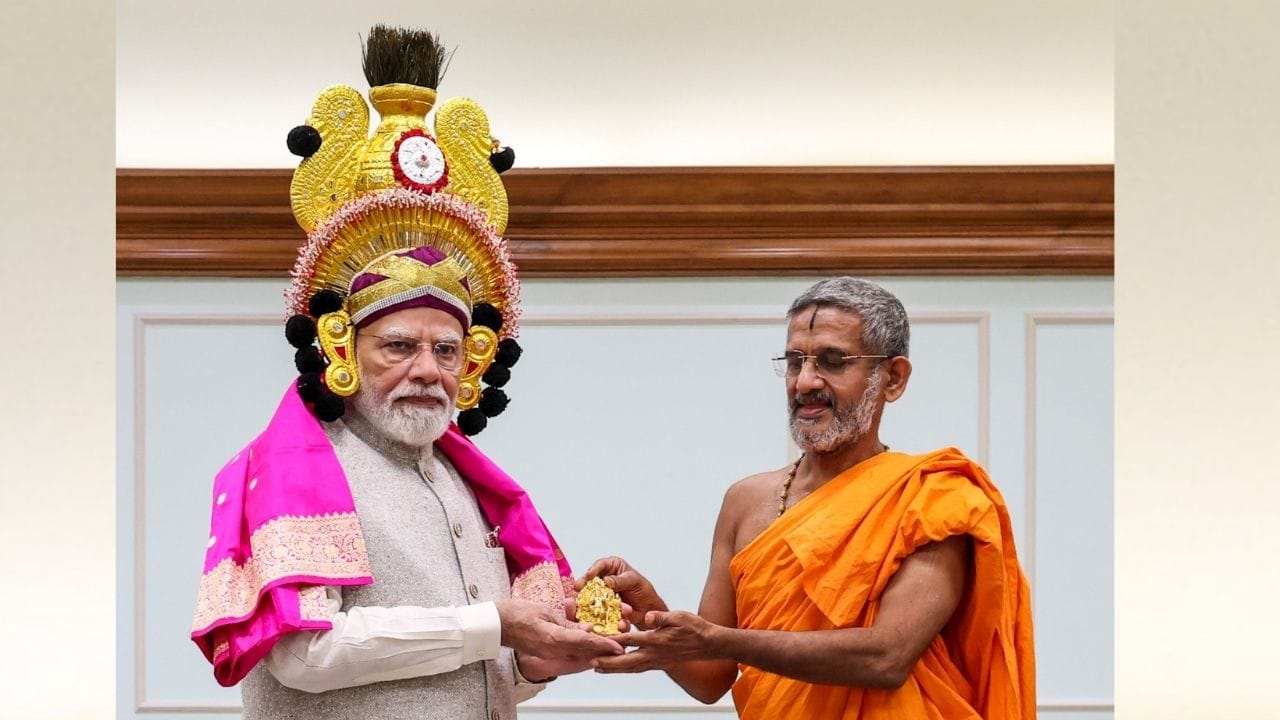 Modi With Pejawar Seer
