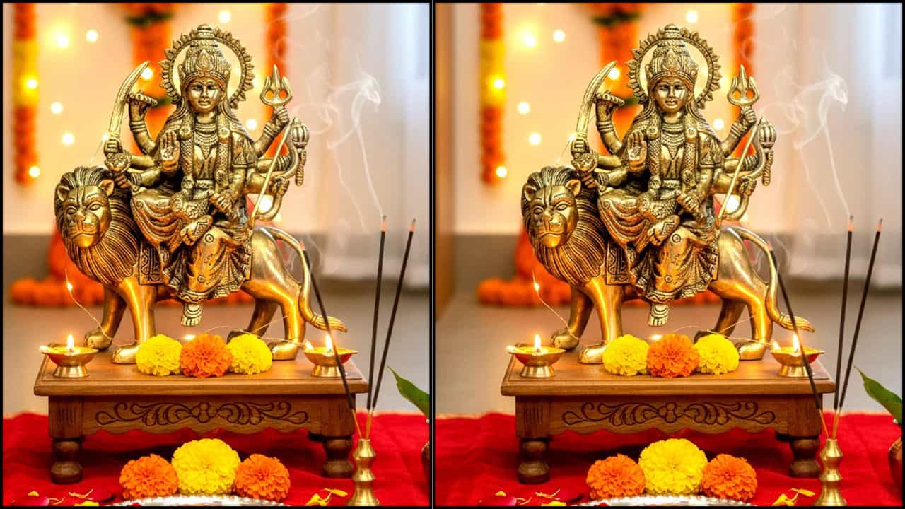 ನಿರಾಕಾರ ದೇವರಿಂದ ಸಾಕಾರ ರೂಪದವರೆಗೆ: ಮೂರ್ತಿ ಪೂಜೆಯ ಹಿಂದಿರುವ ಆಧ್ಯಾತ್ಮಿಕ ರಹಸ್ಯವೇನು? ನಿರಾಕಾರ ದೇವರಿಂದ ಸಾಕಾರ ರೂಪದವರೆಗೆ: ಮೂರ್ತಿ ಪೂಜೆಯ ಹಿಂದಿರುವ ಆಧ್ಯಾತ್ಮಿಕ ರಹಸ್ಯವೇನು?