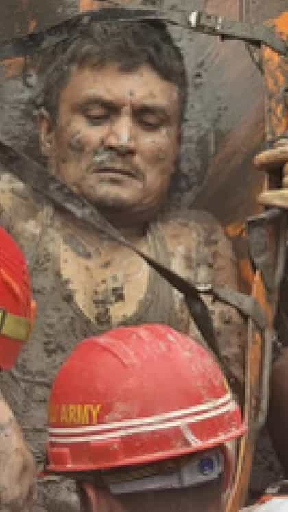 ನೇಪಾಳದ ಸುರಂಗದಲ್ಲಿ 9 ದಿನ ಸಿಲುಕಿದ್ದ ಕಾರ್ಮಿಕರನ್ನು ರಕ್ಷಿಸಿದ ಸೈನಿಕರ ಸಂಭ್ರಮ