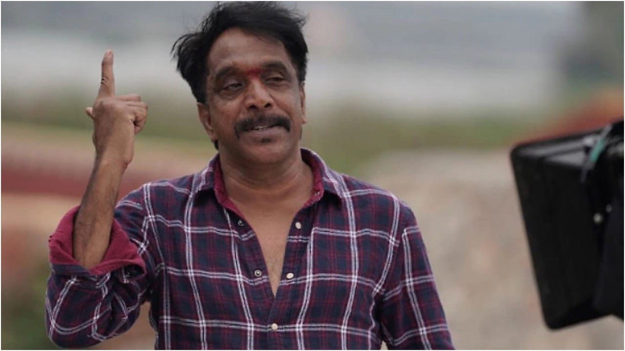 ಓಂ ಪ್ರಕಾಶ್ ರಾವ್ ಅವರು ಕನ್ನಡದ ಖ್ಯಾತ ನಿರ್ದೇಶಕರು. ಇವರು ‘ಬಿಗ್ ಬಾಸ್ ಕನ್ನಡ ಸೀಸನ್ 4’ರಲ್ಲಿ ಬಂದಿದ್ದರು. ಅನಾರೋಗ್ಯದ ಕಾರಣದಿಂದ ಹೊರ ಹೋಗಿದ್ದರು. ಈಗ ಅವರು ಮತ್ತೆ ದೊಡ್ಮನೆಗೆ ಬಂದಿದ್ದಾರೆ.