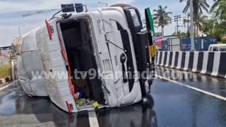 ಹಾಸನ: ಕೆಂಚಟ್ಟಹಳ್ಳಿ ಫ್ಲೈಓವರ್ ಮೇಲೆ ಟ್ಯಾಂಕರ್ ಪಲ್ಟಿ, ರಸ್ತೆಯಲ್ಲಿ ಹರಿದ ಸಾವಿರಾರು ಲೀಟರ್ ಪೆಟ್ರೋಲ್