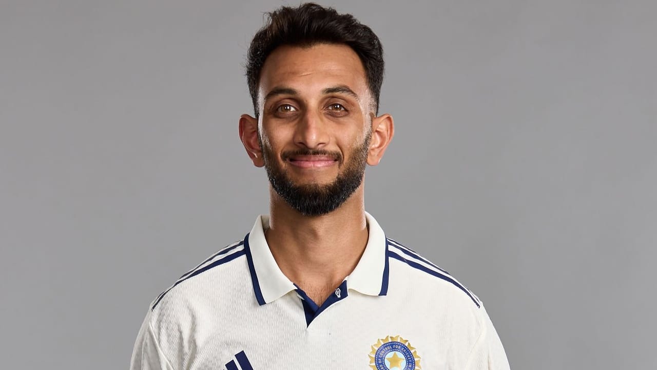 ಪ್ರಸಿದ್ಧ್ ಕೃಷ್ಣ: ಟೀಮ್ ಇಂಡಿಯಾ ವೇಗಿ ಪ್ರಸಿದ್ಧ್ ಕೃಷ್ಣ ಈವರೆಗೆ ಆಡಿರುವುದು ಕೇವಲ 9 ಟೆಸ್ಟ್ ಪಂದ್ಯಗಳು ಮಾತ್ರ. ಈ ವೇಳೆ ಅವರು ಒಟ್ಟು 32 ವಿಕೆಟ್ ಕಬಳಿಸುವಲ್ಲಿ ಯಶಸ್ವಿಯಾಗಿದ್ದಾರೆ.  62 ರನ್​ಗಳಿಗೆ 4 ವಿಕೆಟ್​ ಪಡೆದಿರುವುದು ಅವರ ಶ್ರೇಷ್ಠ ಸಾಧನೆ. (PC: Getty Images)
