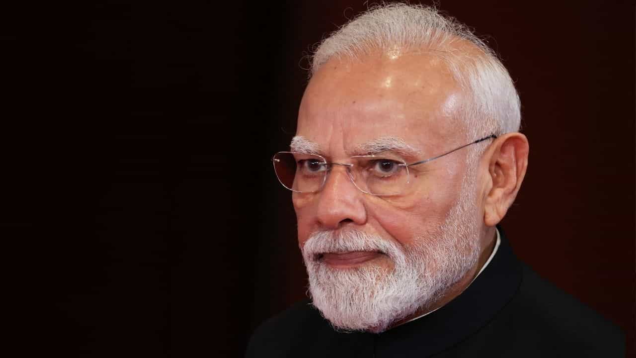 ಚುನಾವಣೆಯಲ್ಲೇ ಸ್ಪರ್ಧಿಸದ ನರೇಂದ್ರ ಮೋದಿಗೆ ಗುಜರಾತ್ ಸಿಎಂ ಪಟ್ಟ ಒಲಿದಿದ್ದು ಹೇಗೆ? ಚುನಾವಣೆಯಲ್ಲೇ ಸ್ಪರ್ಧಿಸದ ನರೇಂದ್ರ ಮೋದಿಗೆ ಗುಜರಾತ್ ಸಿಎಂ ಪಟ್ಟ ಒಲಿದಿದ್ದು ಹೇಗೆ?