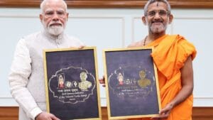 ವಿಶ್ವೇಶ ತೀರ್ಥ ಸ್ವಾಮೀಜಿ ಜನ್ಮ ಶತಮಾನೋತ್ಸವ ಲಾಂಛನ ಅನಾವರಣಗೊಳಿಸಿದ ಮೋದಿ