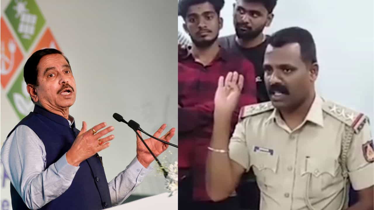 ಮೈಸೂರಿನಲ್ಲಿ ಗಣೇಶೋತ್ಸವಕ್ಕೆ ಪೊಲೀಸ್ ಷರತ್ತು; ಇನ್ಸ್ಪೆಕ್ಟರ್ ಧನಂಜಯ್ ಅಮಾನತಿಗೆ ಪ್ರಲ್ಹಾದ್ ಜೋಶಿ ಒತ್ತಾಯ ಮೈಸೂರಿನಲ್ಲಿ ಗಣೇಶೋತ್ಸವಕ್ಕೆ ಪೊಲೀಸ್ ಷರತ್ತು; ಇನ್ಸ್ಪೆಕ್ಟರ್ ಧನಂಜಯ್ ಅಮಾನತಿಗೆ ಪ್ರಲ್ಹಾದ್ ಜೋಶಿ ಒತ್ತಾಯ