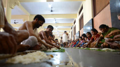 ವಾಸ್ತು ಪ್ರಕಾರ ಊಟ ಮಾಡುವಾಗ ಈ ತಪ್ಪುಗಳನ್ನು ಎಂದಿಗೂ ಮಾಡಬೇಡಿ!