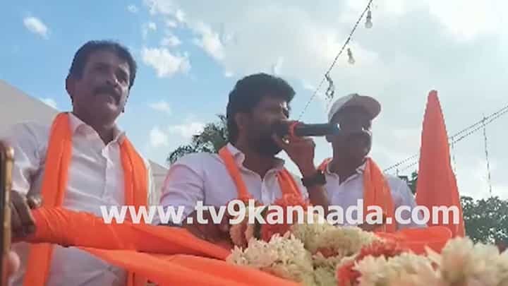 ‘ಹಿಂದೂಗಳು ಯಾರ ಮೇಲೂ ಮುಗಿಬೀಳಲ್ಲ, ತಂಟೆಗೆ ಬಂದ್ರೆ ಸುಮ್ನೆ ಬಿಡಲ್ಲ’: ಗುಡುಗಿದ ಪ್ರತಾಪ್ ಸಿಂಹ ‘ಹಿಂದೂಗಳು ಯಾರ ಮೇಲೂ ಮುಗಿಬೀಳಲ್ಲ, ತಂಟೆಗೆ ಬಂದ್ರೆ ಸುಮ್ನೆ ಬಿಡಲ್ಲ’: ಗುಡುಗಿದ ಪ್ರತಾಪ್ ಸಿಂಹ