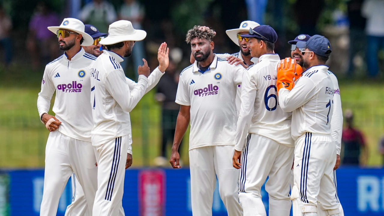 ಆದರೀಗ ಪತ್ರಿಕಾಗೋಷ್ಠಿಯಲ್ಲಿ ಮಾತನಾಡಿರುವ ನಾಯಕ ತಿಲಕ್ ವರ್ಮಾ, ಕೆಎಲ್ ರಾಹುಲ್ ಫೈನಲ್ ಪಂದ್ಯದಲ್ಲಿ ಆಡುವುದಿಲ್ಲ. ಅವರಿನ್ನು ತಂಡವನ್ನು ಸೇರಿಕೊಂಡಿಲ್ಲ ಎಂದಿದ್ದಾರೆ. ರಾಹುಲ್ ಹೊರತುಪಡಿಸಿ ಉಳಿದಿಬ್ಬರಾದ ದೇವದತ್ ಪಡಿಕ್ಕಲ್ ಹಾಗೂ ಮೊಹಮ್ಮದ್ ಸಿರಾಜ್ ಆಡುವುದನ್ನು ತಿಲಕ್ ವರ್ಮಾ ಖಚಿತಪಡಿಸಿದ್ದಾರೆ(PC-PTI).