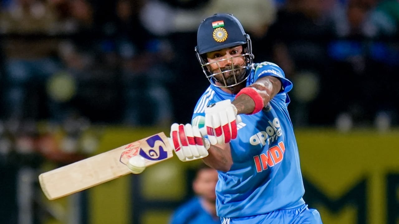 34 ವರ್ಷದ ರಾಹುಲ್ ಇದುವರೆಗೆ 50 ಓವರ್ಗಳ ಸ್ವರೂಪದಲ್ಲಿ 49.44 ಸರಾಸರಿಯಲ್ಲಿ 3,412 ರನ್ ಗಳಿಸಿದ್ದಾರೆ, ಇದರಲ್ಲಿ ಎಂಟು ಶತಕಗಳು ಮತ್ತು 20 ಅರ್ಧಶತಕಗಳು ಸೇರಿವೆ. ಏಕದಿನ ಪಂದ್ಯಗಳಲ್ಲಿ ಅವರ ಅತ್ಯಧಿಕ ವೈಯಕ್ತಿಕ ಸ್ಕೋರ್ ಅಜೇಯ 112 ರನ್ಗಳಾಗಿದೆ(PC-PTI).