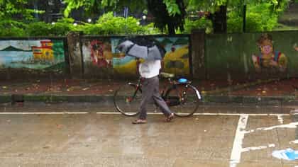 ವಾಯುಭಾರ ಕುಸಿತದ ಎಫೆಕ್ಟ್​​: ಉತ್ತರ ಕನ್ನಡ ಜಿಲ್ಲೆಯ ಹಲವೆಡೆ ಭರ್ಜರಿ ಮಳೆ