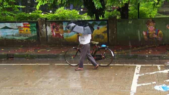 ವಾಯುಭಾರ ಕುಸಿತದ ಎಫೆಕ್ಟ್​​: ಉತ್ತರ ಕನ್ನಡ ಜಿಲ್ಲೆಯ ಹಲವೆಡೆ ಭರ್ಜರಿ ಮಳೆ