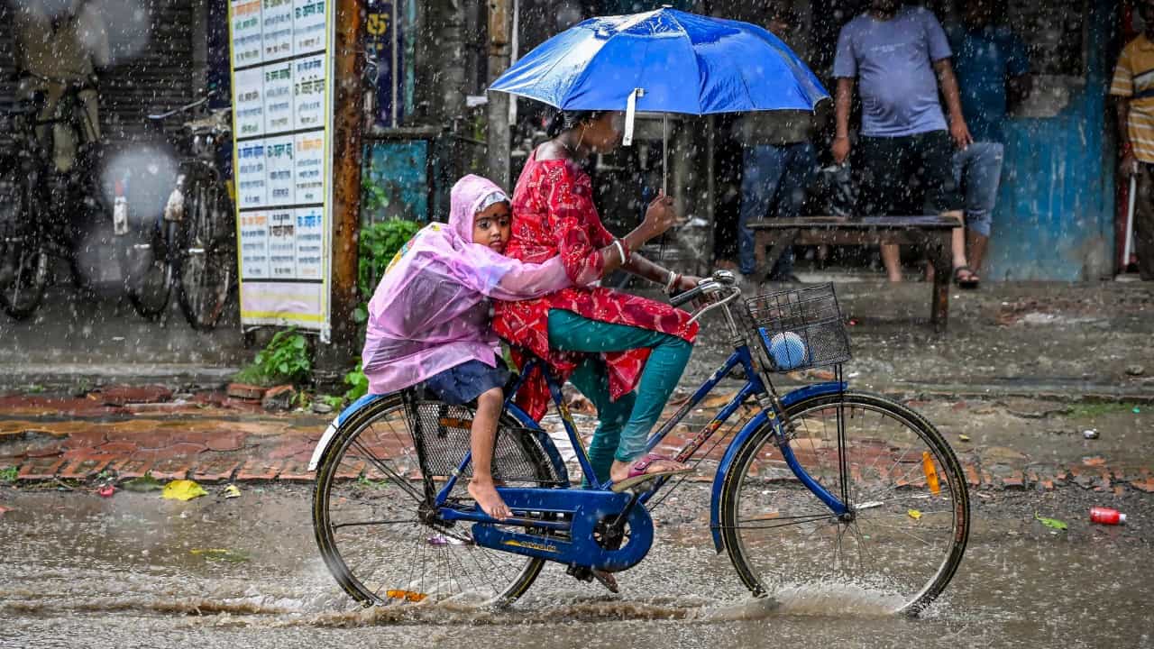 ಕರ್ನಾಟಕ ಹವಾಮಾನ ಮುನ್ಸೂಚನೆ: ಮುಂಗಾರು ದುರ್ಬಲ, ಕರಾವಳಿ ಜಿಲ್ಲೆಗಳಲ್ಲಿ ಸಾಧಾರಣ ಮಳೆ ಸಾಧ್ಯತೆ ಕರ್ನಾಟಕ ಹವಾಮಾನ ಮುನ್ಸೂಚನೆ: ಮುಂಗಾರು ದುರ್ಬಲ, ಕರಾವಳಿ ಜಿಲ್ಲೆಗಳಲ್ಲಿ ಸಾಧಾರಣ ಮಳೆ ಸಾಧ್ಯತೆ