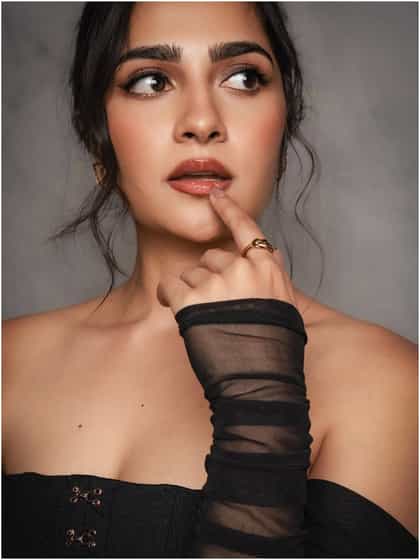 ರುಕ್ಮಿಣಿ ವಸಂತ್ ಹೊಸ ಲುಕ್​ಗೆ ಫ್ಯಾನ್ಸ್ ಫಿದಾ