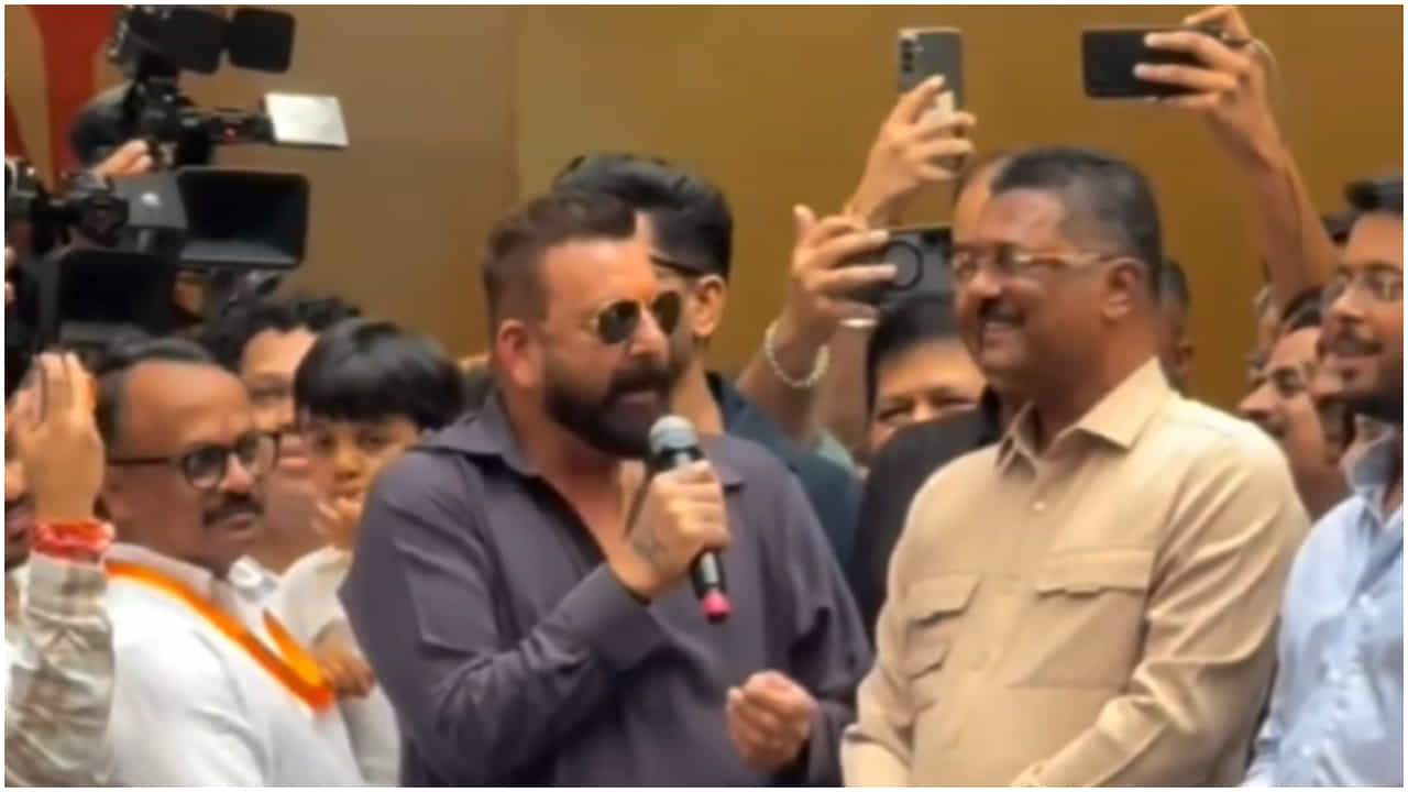 ಮರಾಠಿಯಲ್ಲಿ ಮಾತನಾಡಿ ಎಂದು ಒತ್ತಾಯಿಸಿದ ಸಚಿವರಿಗೆ ಟಕ್ಕರ್ ಕೊಟ್ಟ ಸಂಜಯ್ ದತ್ ಮರಾಠಿಯಲ್ಲಿ ಮಾತನಾಡಿ ಎಂದು ಒತ್ತಾಯಿಸಿದ ಸಚಿವರಿಗೆ ಟಕ್ಕರ್ ಕೊಟ್ಟ ಸಂಜಯ್ ದತ್