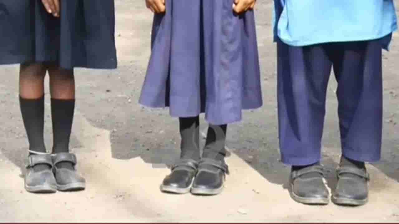 ಸರ್ಕಾರಿ ಶಾಲೆಗಳಲ್ಲಿ ಶೂ, ಸಾಕ್ಸ್ ವಿತರಣೆ ಅಧ್ವಾನ: ಕಳಪೆ ಗುಣಮಟ್ಟದ ಪೂರೈಕೆ; ಟಿವಿ9 ರಿಯಾಲಿಟಿ ಚೆಕ್ನಲ್ಲಿ ಬಯಲು