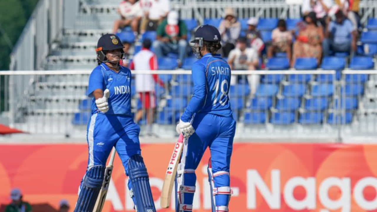 ಜಪಾನ್ನಲ್ಲಿ ನಡೆದ ಏಷ್ಯನ್ ಗೇಮ್ಸ್ ಮಹಿಳಾ ಕ್ರಿಕೆಟ್ ಪಂದ್ಯಾವಳಿಯಲ್ಲಿ ಭಾರತದ ಯುವ ಆರಂಭಿಕ ಆಟಗಾರ್ತಿ ಶಫಾಲಿ ವರ್ಮಾ ತಮ್ಮ ಅದ್ಭುತ ಪ್ರದರ್ಶನದ ಮೂಲಕ ಎಲ್ಲರ ಗಮನ ಸೆಳೆದಿದ್ದಾರೆ. ಶ್ರೀಲಂಕಾ ವಿರುದ್ಧದ ಚಿನ್ನದ ಪದಕದ ಪಂದ್ಯದಲ್ಲಿ ಕೇವಲ 29 ಎಸೆತಗಳಲ್ಲಿ 3 ಬೌಂಡರಿ ಮತ್ತು 3 ಬೃಹತ್ ಸಿಕ್ಸರ್ಗಳ ಸಹಾಯದಿಂದ 48 ರನ್ ಬಾರಿಸಿದರು. ಕೇವಲ 2 ರನ್ಗಳಿಂದ ಅರ್ಧಶತಕವಂಚಿತರಾದರೂ, ಅಂತರರಾಷ್ಟ್ರೀಯ ಕ್ರಿಕೆಟ್ನಲ್ಲಿ ಎರಡು ವಿಶ್ವ ದಾಖಲೆಗಳನ್ನು ನಿರ್ಮಿಸಿದ್ದಾರೆ(PC-BCCI Women x).