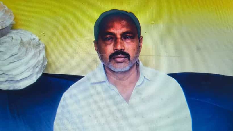 ಬದುಕಿದ್ದಾಗಲೇ ವ್ಯಕ್ತಿಗೆ ಮರಣ ಪ್ರಮಾಣ ಪತ್ರ: ಅಧಿಕಾರಿಗಳ ಎಡವಟ್ಟಿಗೆ ರೇಷನ್, ಬ್ಯಾಂಕ್ ಖಾತೆ ಕಳೆದುಕೊಂಡು ವ್ಯಕ್ತಿ ಪರದಾಟ!