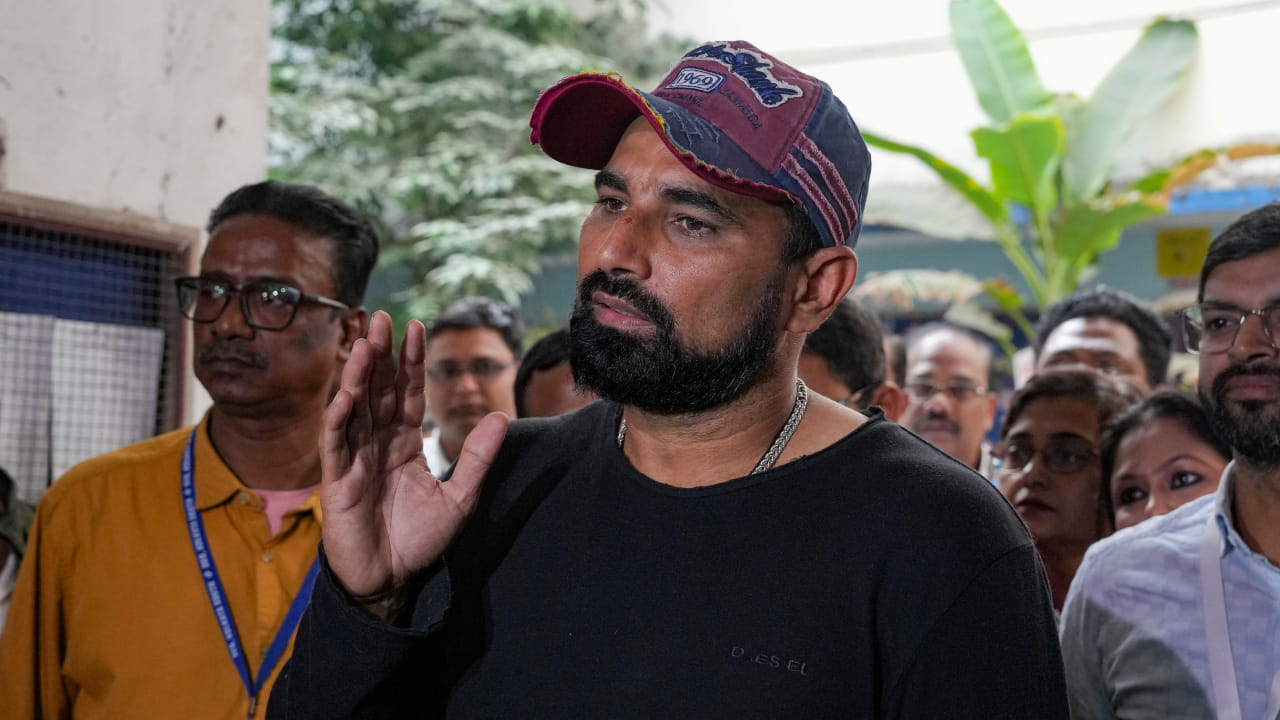 ಆದರೆ, ಶಮಿ ರಾಜಕೀಯ ಪ್ರವೇಶಿಸುವ ಬಗ್ಗೆ ಇನ್ನೂ ಯಾವುದೇ ಅಧಿಕೃತ ಘೋಷಣೆ ಮಾಡಿಲ್ಲ. ಆದಾಗ್ಯೂ ಮೊಹಮ್ಮದ್ ಶಮಿ ರಾಜಕೀಯ ಪ್ರವೇಶಿಸುತ್ತಿದ್ದಾರೆ ಎಂಬ ಸುದ್ದಿ ಹರಿದಾಡುತ್ತಿರುವುದು ಇದೇ ಮೊದಲಲ್ಲ. 2024 ರ ಲೋಕಸಭಾ ಚುನಾವಣೆಗೆ ಮುಂಚೆಯೇ, ಶಮಿ ಬಂಗಾಳದಿಂದ ಸ್ಪರ್ಧಿಸುತ್ತಾರೆ ಎಂಬ ವದಂತಿಗಳು ಹಬ್ಬಿದ್ದವು. ಆದರೆ, ಆ ಸಮಯದಲ್ಲಿಯೂ ಸಹ, ಅವರ ರಾಜಕೀಯ ಪ್ರವೇಶದ ಬಗ್ಗೆ ಯಾವುದೇ ಅಧಿಕೃತ ಘೋಷಣೆ ಹೊರಬಿದ್ದಿರಲಿಲ್ಲ(PC-PTI).