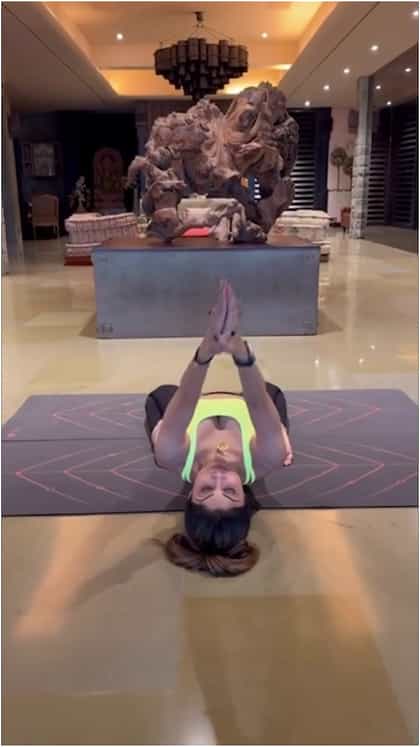 ಶಿಲ್ಪಾ ಶೆಟ್ಟಿ ಯೋಗ ಹೇಗೆ ಮಾಡ್ತಾರೆ ನೋಡಿ
