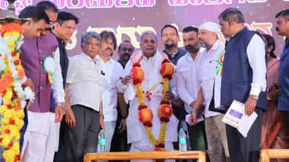 ‘ಸಕ್ರಿಯ ರಾಜಕಾರಣದಲ್ಲೇ ಇರುತ್ತೇನೆ’: ಅಹಿಂದ ದಾಳ ಉರುಳಿಸಿದ ಸಿದ್ದರಾಮಯ್ಯ