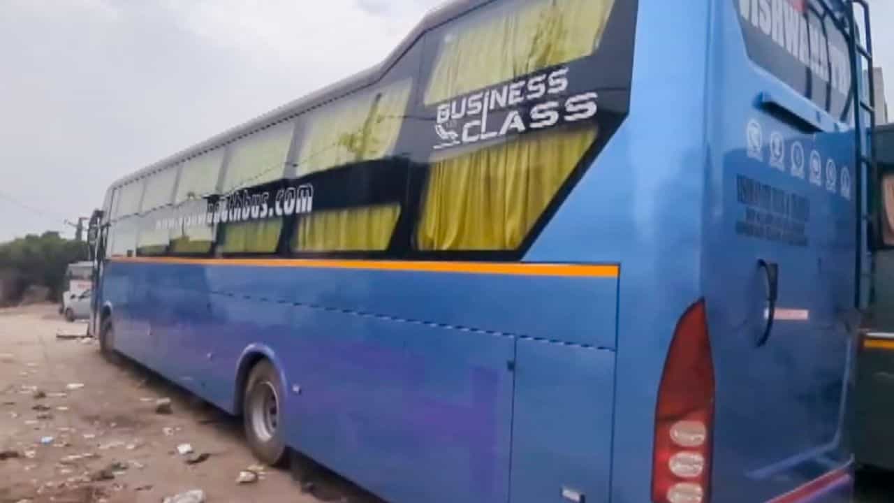 ಹೆಚ್ಚುವರಿ ಶುಲ್ಕ ವಸೂಲಿ ಸೇರಿದಂತೆ ವಿವಿಧ ನಿಯಮ ಉಲ್ಲಂಘನೆ: ಖಾಸಗಿ ಬಸ್ಗಳ ವಿರುದ್ಧ 3,756 ಕೇಸ್ ಹೆಚ್ಚುವರಿ ಶುಲ್ಕ ವಸೂಲಿ ಸೇರಿದಂತೆ ವಿವಿಧ ನಿಯಮ ಉಲ್ಲಂಘನೆ: ಖಾಸಗಿ ಬಸ್ಗಳ ವಿರುದ್ಧ 3,756 ಕೇಸ್