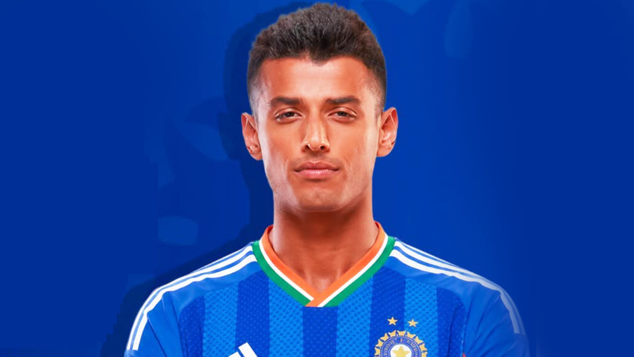 ಸೂರ್ಯಾಂಶ್ ಶೇಡ್ಗೆ: ಝಿಂಬಾಬ್ವೆ ವಿರುದ್ಧದ ಟಿ20 ಸರಣಿಯಲ್ಲಿ ಕೇವಲ 1 ಪಂದ್ಯದಲ್ಲಿ ಕಾಣಿಸಿಕೊಂಡಿದ್ದ ಸೂರ್ಯಾಂಶ್ ಶೇಡ್ಗೆ ಅವರಿಗೆ ಆ ಪಂದ್ಯದಲ್ಲಿ ಬ್ಯಾಟಿಂಗ್ ಮಾಡಲು ಅವಕಾಶ ಸಿಗಲಿಲ್ಲ. ಬೌಲಿಂಗ್‌ನಲ್ಲಿ 2 ಓವರ್ ಎಸೆದು 15 ರನ್ ನೀಡಿದ್ದಾರಾದರೂ ಯಾವುದೇ ವಿಕೆಟ್ ಪಡೆಯಲು ಸಾಧ್ಯವಾಗಲಿಲ್ಲ. ಕೇವಲ ಒಂದೇ ಪಂದ್ಯದ ಅವಕಾಶದ ಬಳಿಕ, ಅಫ್ಘಾನಿಸ್ತಾನ್ ವಿರುದ್ಧದ ಮುಂಬರುವ ಸರಣಿಯಿಂದ ಇವರನ್ನು ತಂಡದಿಂದ ಹೊರಗಿಡಲಾಗಿದೆ. (PC: BCCI)