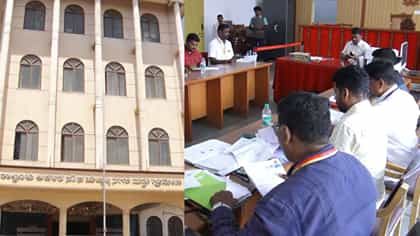 ಭಾನುವಾರವೂ ಕಚೇರಿಗೆ ಹಾಜರ್:ಕರ್ತವ್ಯ ಪ್ರಜ್ಞೆ ಮೆರೆದ ತಹಶೀಲ್ದಾರ್,ಸಿಬ್ಬಂದಿ
