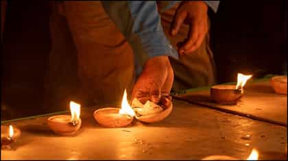 ವಾಸ್ತು ಶಾಸ್ತ್ರ: ಮನೆಯ ಈ ಸ್ಥಳಗಳಲ್ಲಿ ದೀಪ ಹಚ್ಚುವುದು ಶುಭವಲ್ಲ!