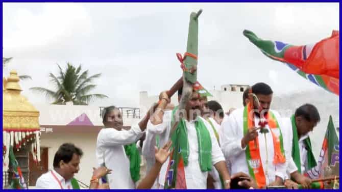 ನೇಗಿಲು ಹೊತ್ತು 3ನೇ ದಿನದ ಪಾದಯಾತ್ರೆಗೆ ಚಾಲನೆ ನೀಡಿದ ಬಿವೈ ವಿಜಯೇಂದ್ರ