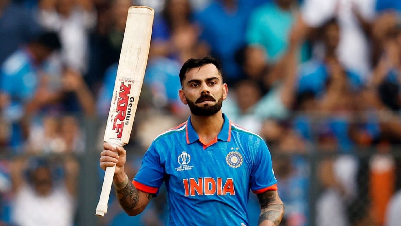 ಇನ್ನು ಈ ಪಟ್ಟಿಯಲ್ಲಿ ಅಗ್ರಸ್ಥಾನದಲ್ಲಿರುವುದು ರನ್ ಮೆಷಿನ್ ಖ್ಯಾತಿಯ ವಿರಾಟ್ ಕೊಹ್ಲಿ. ಕಿಂಗ್ ಕೊಹ್ಲಿ ಕೇವಲ 490 ಇನಿಂಗ್ಸ್ಗಳ ಮೂಲಕ ಅಂತಾರಾಷ್ಟ್ರೀಯ ಕ್ರಿಕೆಟ್ನಲ್ಲಿ 23 ಸಾವಿರ ರನ್ ಪೂರೈಸಿ ವಿಶ್ವ ದಾಖಲೆ ಬರೆದಿಟ್ಟಿದ್ದಾರೆ. (PC: GettyImages)