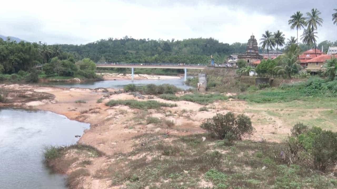 ಮಲೆನಾಡಲ್ಲೂ ಶುರುವಾಯ್ತು ಜಲಕ್ಷಾಮದ ಭೀತಿ: ಬರಿದಾಗುವ ಹಂತಕ್ಕೆ ತಲುಪಿದ ಜೀವನಾಡಿ ತುಂಗಾ ನದಿ! ಮಲೆನಾಡಲ್ಲೂ ಶುರುವಾಯ್ತು ಜಲಕ್ಷಾಮದ ಭೀತಿ: ಬರಿದಾಗುವ ಹಂತಕ್ಕೆ ತಲುಪಿದ ಜೀವನಾಡಿ ತುಂಗಾ ನದಿ!