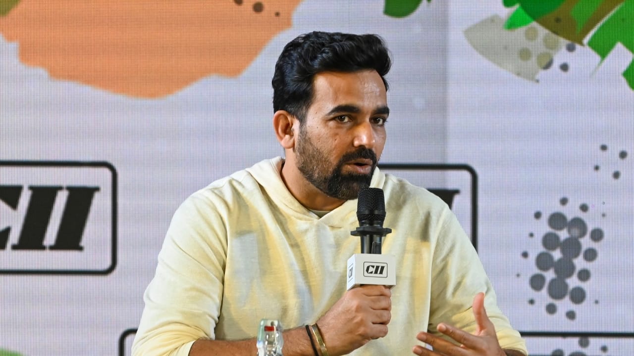 ಟೀಂ ಇಂಡಿಯಾದ ಮಾಜಿ ವೇಗದ ಬೌಲರ್ ಜಹೀರ್ ಖಾನ್ ಅವರನ್ನು ಸಿಎಸ್​ಕೆ ತನ್ನ ತಂಡಕ್ಕೆ ಮುಖ್ಯ ಕೋಚ್ ಆಗಿ ನೇಮಿಸಿದೆ. ಹೀಗಾಗಿ ಜಹೀರ್ ಐಪಿಎಲ್ 2027 ರ ಸೀಸನ್‌ನಿಂದ ಚೆನ್ನೈ ತಂಡದ ಜವಾಬ್ದಾರಿಯನ್ನು ವಹಿಸಿಕೊಳ್ಳಲಿದ್ದಾರೆ. ಐಪಿಎಲ್ 2026 ರ ನಂತರ ಸಿಎಸ್‌ಕೆ ತೊರೆದ ಸ್ಟೀಫನ್ ಫ್ಲೆಮಿಂಗ್ ಬದಲಿಗೆ ಜಹೀರ್ ಈ ಪಾತ್ರದಲ್ಲಿ ಕಾರ್ಯನಿರ್ವಹಿಸಲಿದ್ದಾರೆ(PC-PTI).
