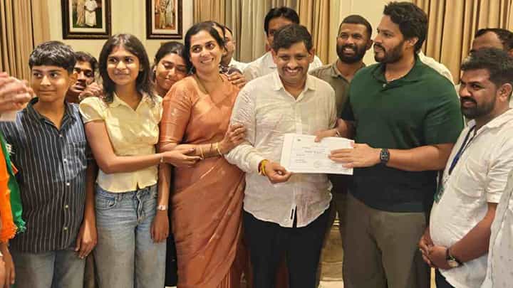 ಸತತ ಸೋಲಿನ ಬಳಿಕ ಗೆದ್ದ ರಂಗನಾಥ್: ತಮ್ಮ ಕನಸುಗಳನ್ನ ಬಿಚ್ಚಿಟ್ಟ ಎನ್ಡಿಯ ಅಭ್ಯರ್ಥಿ ಸತತ ಸೋಲಿನ ಬಳಿಕ ಗೆದ್ದ ರಂಗನಾಥ್: ತಮ್ಮ ಕನಸುಗಳನ್ನ ಬಿಚ್ಚಿಟ್ಟ ಎನ್ಡಿಯ ಅಭ್ಯರ್ಥಿ