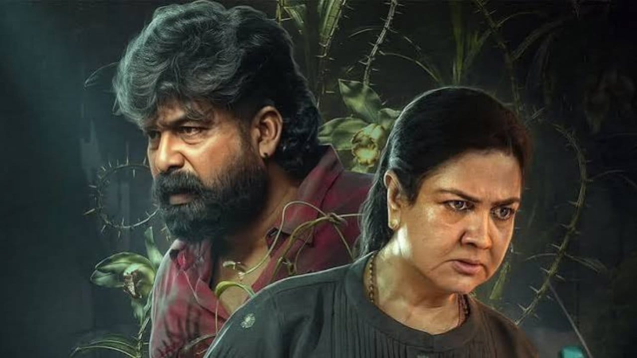 ಕನ್ನಡದ ಹಲವು ಸಿನಿಮಾಗಳಲ್ಲಿ ನಟಿಸಿರುವ ಮಲಯಾಳಂ ನಟಿ ಊರ್ವಶಿ ಪ್ರಮುಖ ಪಾತ್ರದಲ್ಲಿ ನಟನೆ ಮಾಡಿರುವ ‘ಆಶಾ’ ಈ ವಾರ ಒಟಿಟಿಗೆ ಬಂದಿದೆ. ಸಿನಿಮಾನಲ್ಲಿ ಜೋಜು ಜಾರ್ಜ್ ಸಹ ಪ್ರಮುಖ ಪಾತ್ರದಲ್ಲಿ ನಟಿಸಿದ್ದಾರೆ. ಥ್ರಿಲ್ಲರ್ ಕತೆಯುಳ್ಳ ಸಿನಿಮಾ ಇದಾಗಿದೆ.