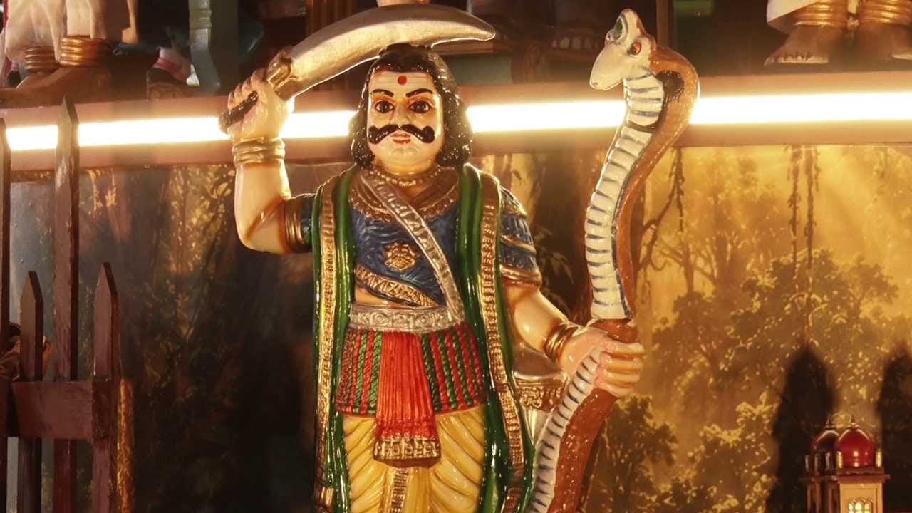 ಬೆಂಗಳೂರಿನ ಕೆಂಪೇಗೌಡ ಅಂತರಾಷ್ಟ್ರೀಯ ವಿಮಾನ ನಿಲ್ದಾಣದಲ್ಲಿ ನಾಡಹಬ್ಬ ದಸರಾವನ್ನು ಅತ್ಯಂತ ವಿಜೃಂಭಣೆಯಿಂದ ಆಚರಿಸಲಾಗುತ್ತಿದೆ. ದೇಶ-ವಿದೇಶಗಳಿಂದ ಆಗಮಿಸುವ ಪ್ರಯಾಣಿಕರಿಗೆ ಕರ್ನಾಟಕದ ಶ್ರೀಮಂತ ಸಂಸ್ಕೃತಿ ಮತ್ತು ಪರಂಪರೆಯನ್ನು ಪರಿಚಯಿಸುವ ಉದ್ದೇಶದಿಂದ ಏರ್ಪೋರ್ಟ್ ಆಡಳಿತ ಮಂಡಳಿಯು ನವರಾತ್ರಿ ಉತ್ಸವದ ಅಂಗವಾಗಿ 9 ದಿನಗಳ ಕಾಲ ವಿಶೇಷ ಸಾಂಸ್ಕೃತಿಕ ಕಾರ್ಯಕ್ರಮಗಳು ಹಾಗೂ ಕಲಾ ಪ್ರದರ್ಶನಗಳನ್ನು ಆಯೋಜಿಸಿದೆ.